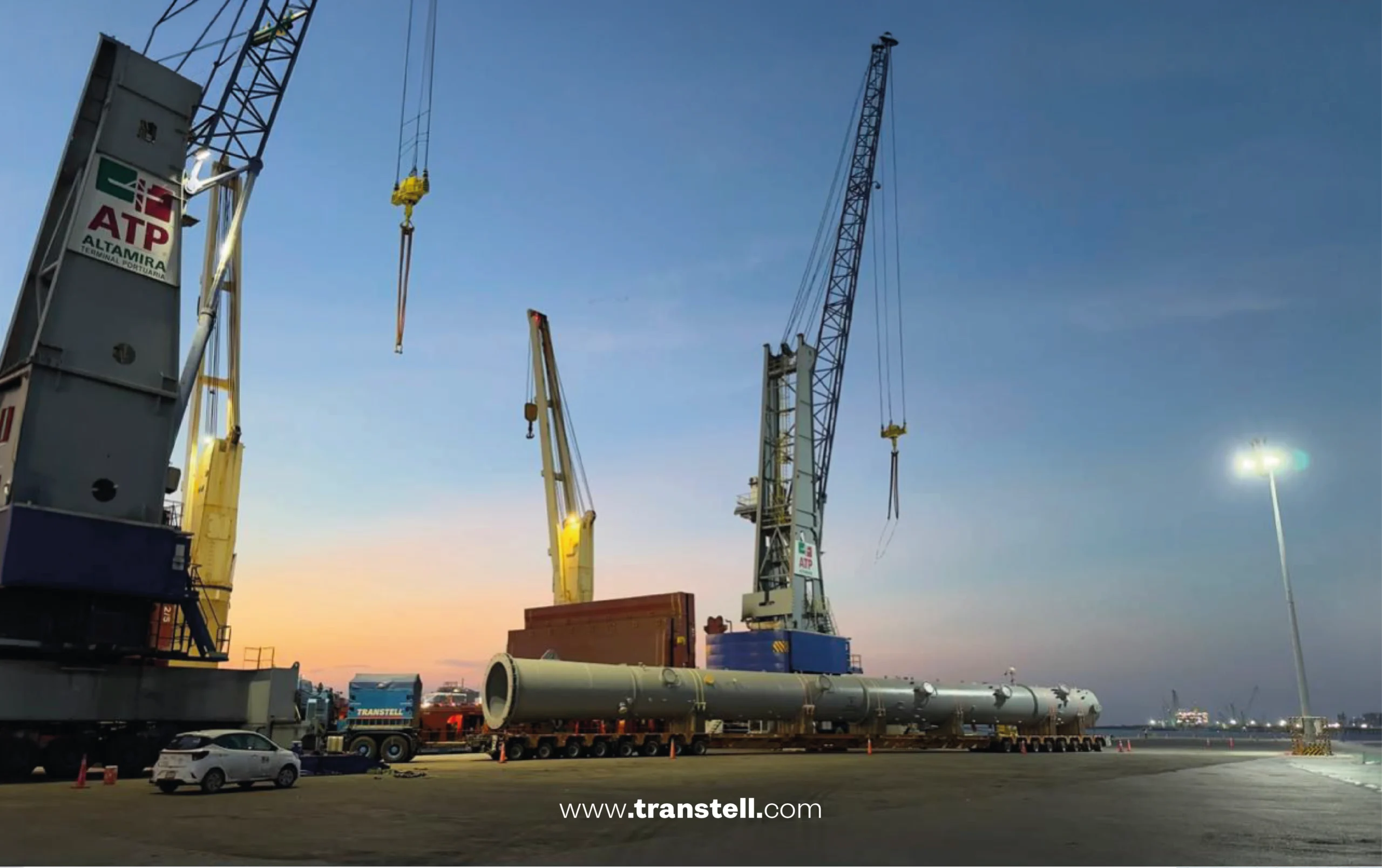 Maniobra y transporte de torre de enfriamiento