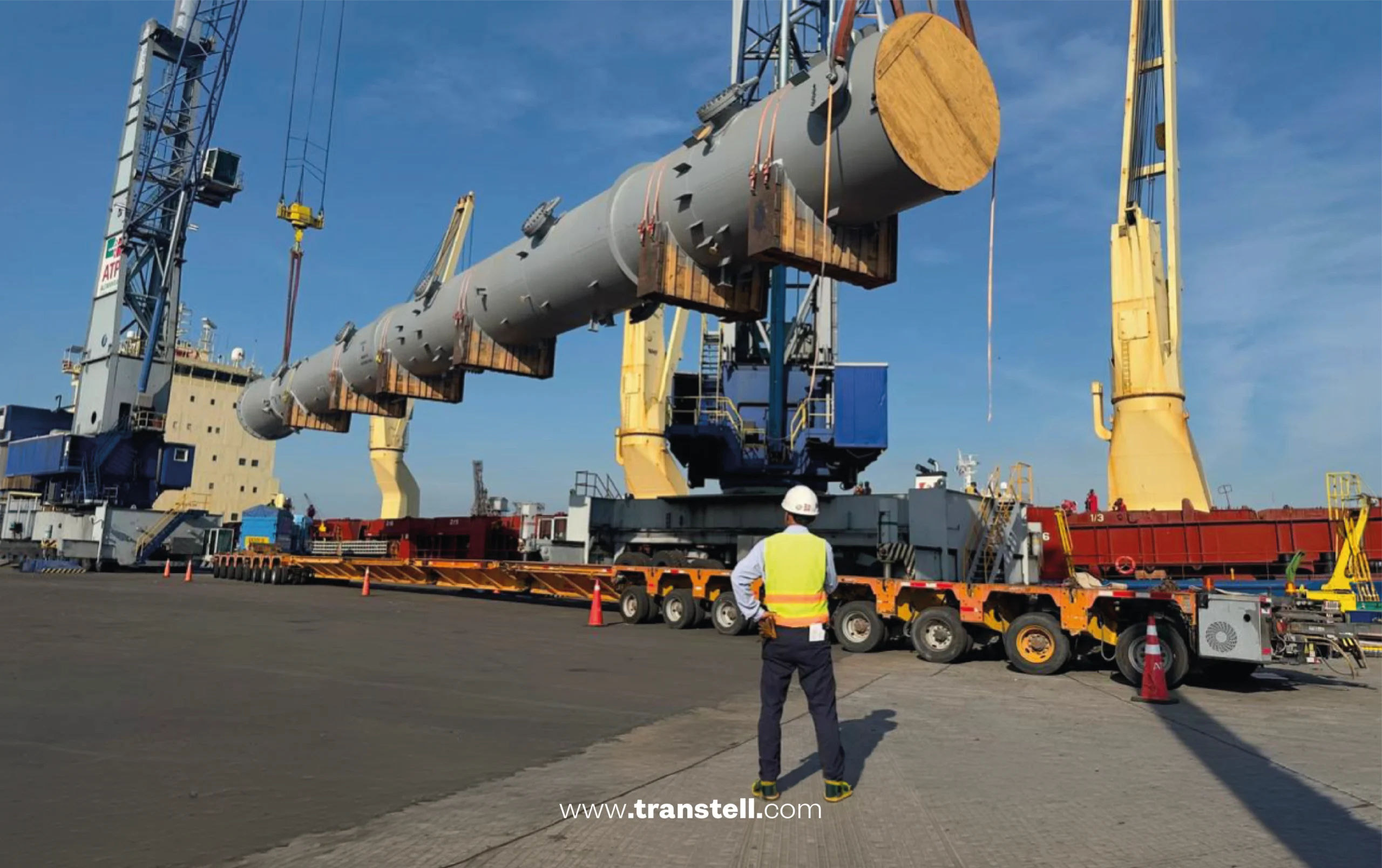 Operación de carga y transporte de torre de enfriamiento